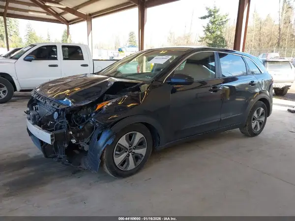KNDCB3LC2H5100520 2017 KIA NIRO - Image 2