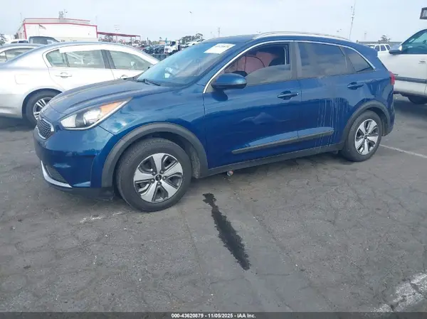 KNDCB3LC2H5101506 2017 KIA NIRO - Image 2