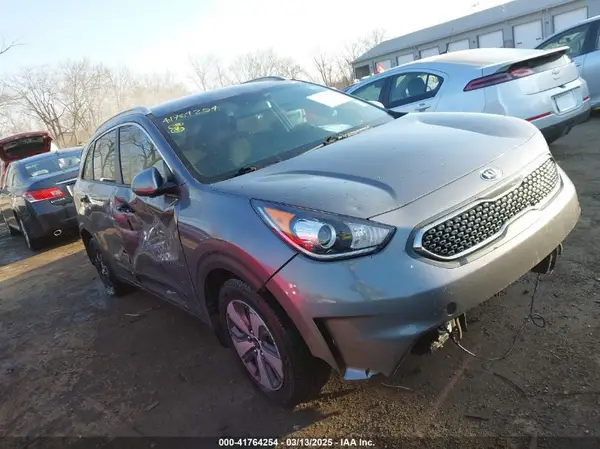 KNDCB3LC2H5101828 2017 KIA NIRO - Image 1