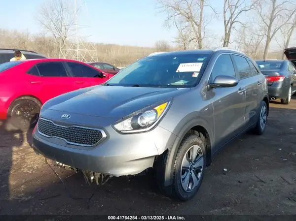 KNDCB3LC2H5101828 2017 KIA NIRO - Image 2