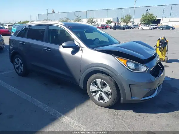 KNDCB3LC2H5104079 2017 KIA NIRO - Image 1