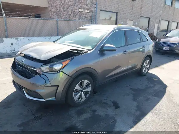 KNDCB3LC2H5104079 2017 KIA NIRO - Image 2