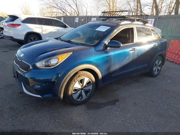 KNDCB3LC2H5104163 2017 KIA NIRO - Image 2