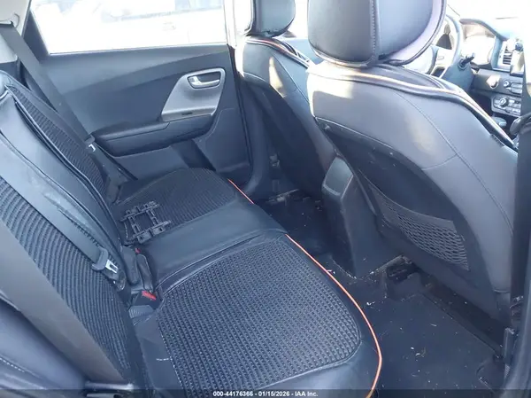 KNDCB3LC2H5104163 2017 KIA NIRO - Image 8