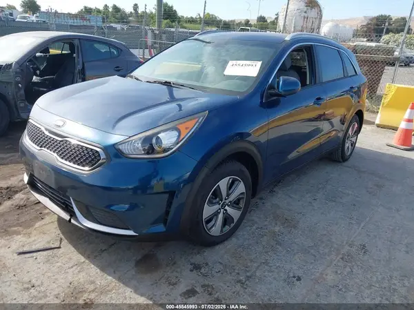 KNDCB3LC2H5104244 2017 KIA NIRO - Image 2