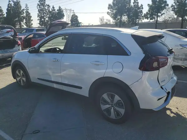 KNDCB3LC2H5104454 2017 KIA NIRO - Image 2