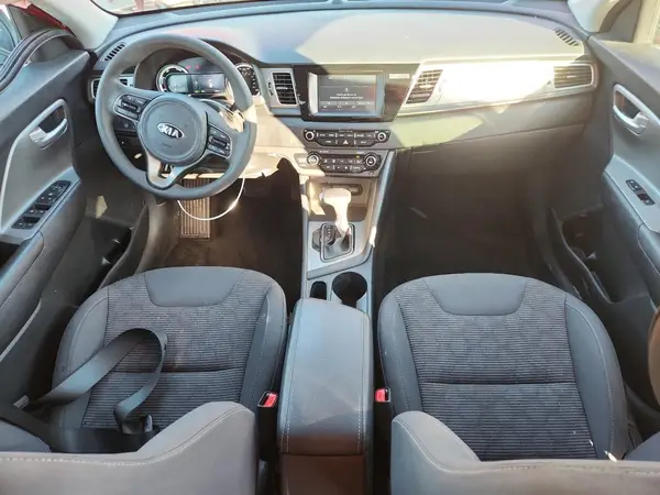 KNDCB3LC2J5108591 2018 KIA NIRO - Image 8