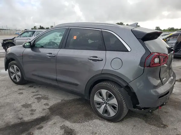 KNDCB3LC2J5114682 2018 KIA NIRO - Image 2
