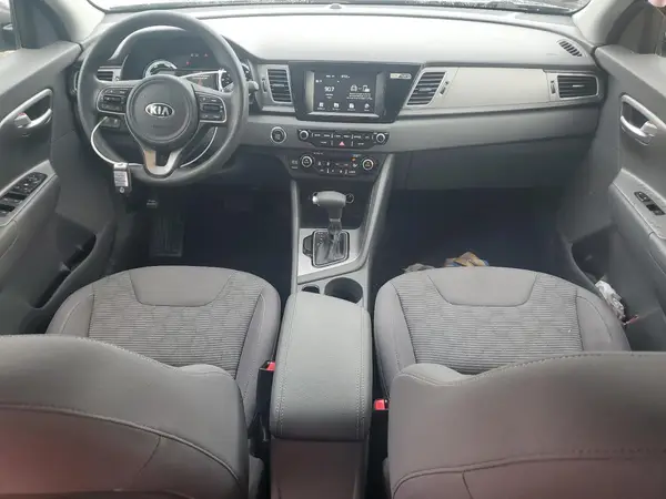 KNDCB3LC2J5114682 2018 KIA NIRO - Image 8