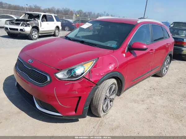 KNDCB3LC2J5117047 2018 KIA NIRO - Image 2