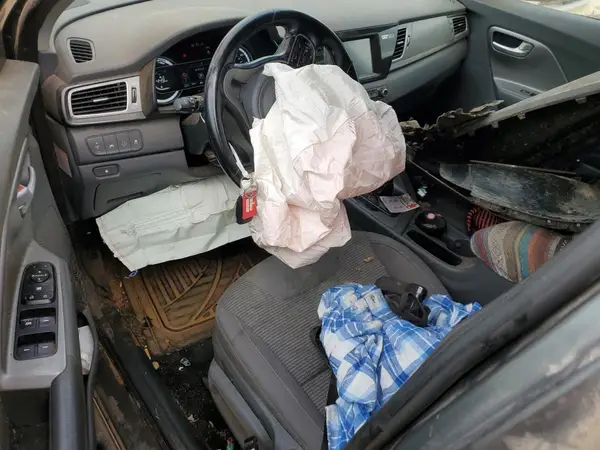 KNDCB3LC2J5118828 2018 KIA NIRO - Image 8
