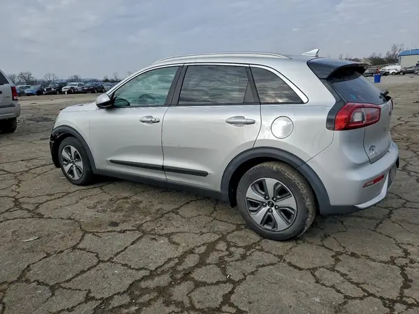 KNDCB3LC2J5119476 2018 KIA NIRO - Image 2