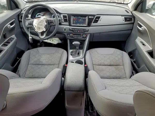 KNDCB3LC2J5119476 2018 KIA NIRO - Image 8