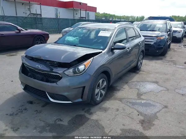 KNDCB3LC2J5119591 2018 KIA NIRO - Image 2