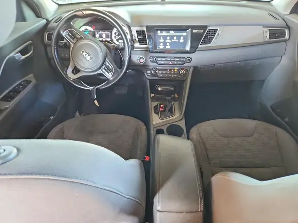 KNDCB3LC2J5128470 2018 KIA NIRO - Image 8