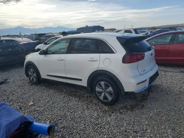 KNDCB3LC2J5128582 2018 KIA NIRO - Image 2