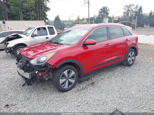 KNDCB3LC2J5129439 2018 KIA NIRO - Image 2