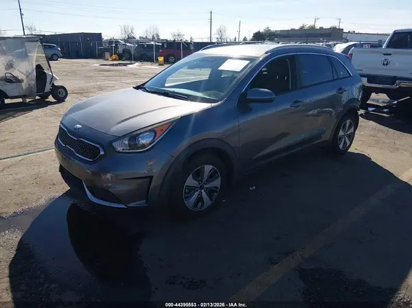 KNDCB3LC2J5132311 2018 KIA NIRO - Image 2