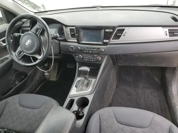 KNDCB3LC2J5135726 2018 KIA NIRO - Image 8