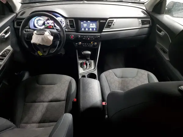 KNDCB3LC2J5138884 2018 KIA NIRO - Image 8