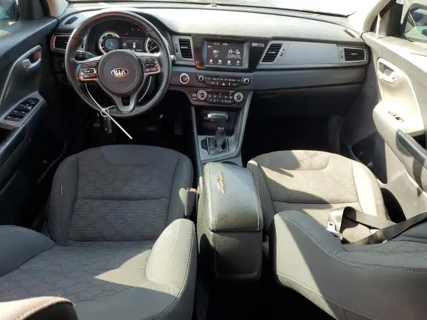 KNDCB3LC2J5139582 2018 KIA NIRO - Image 8