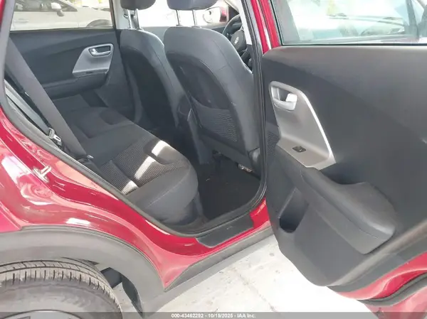 KNDCB3LC2J5153160 2018 KIA NIRO - Image 8