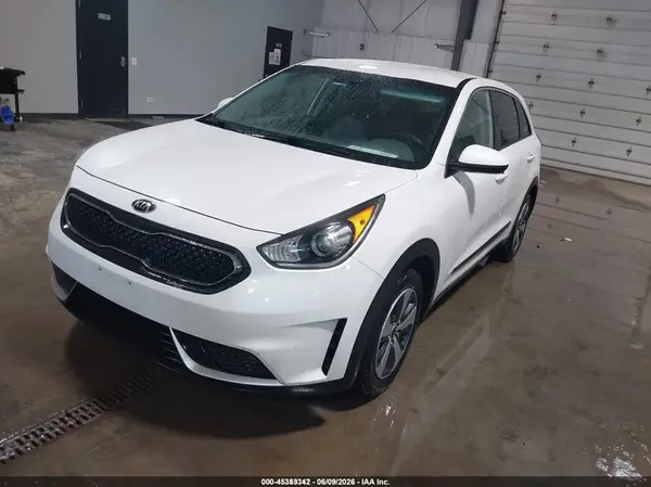 KNDCB3LC2J5158262 2018 KIA NIRO - Image 2