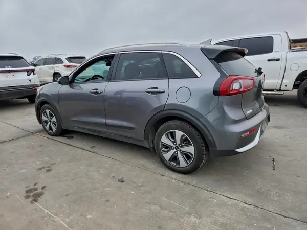 KNDCB3LC2J5170668 2018 KIA NIRO - Image 2
