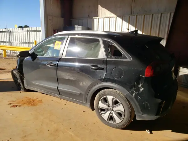 KNDCB3LC2J5172064 2018 KIA NIRO - Image 2
