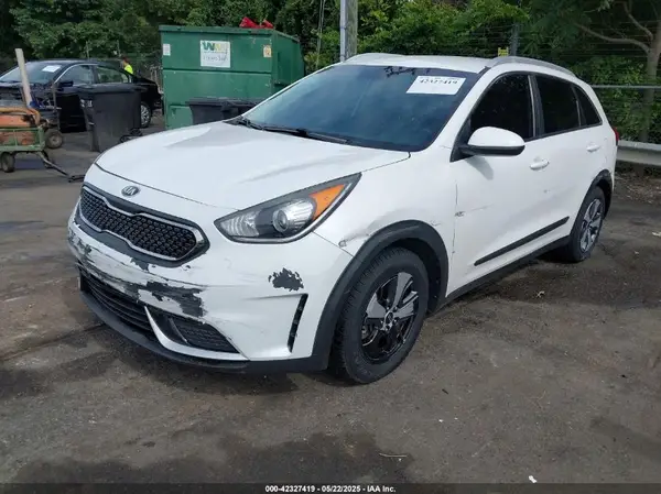 KNDCB3LC2J5172145 2018 KIA NIRO - Image 2