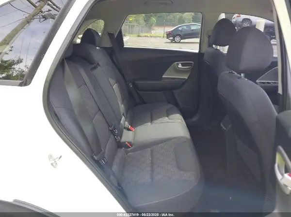 KNDCB3LC2J5172145 2018 KIA NIRO - Image 8