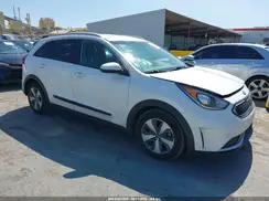 KNDCB3LC2J5175269 2018 KIA NIRO