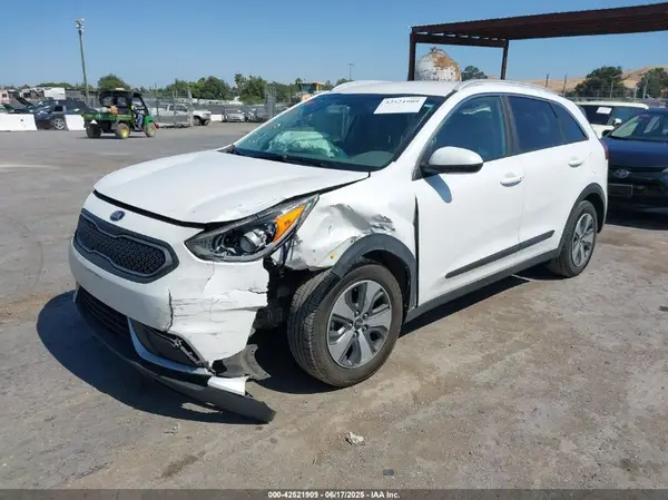 KNDCB3LC2J5175269 2018 KIA NIRO - Image 2