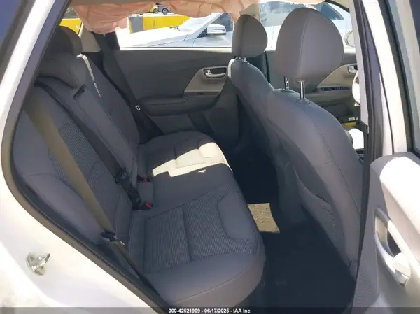 KNDCB3LC2J5175269 2018 KIA NIRO - Image 8