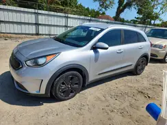 KNDCB3LC2J5176132 2018 KIA NIRO