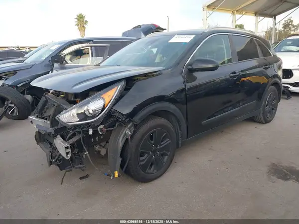 KNDCB3LC2J5203569 2018 KIA NIRO - Image 2
