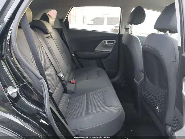 KNDCB3LC2J5203569 2018 KIA NIRO - Image 8