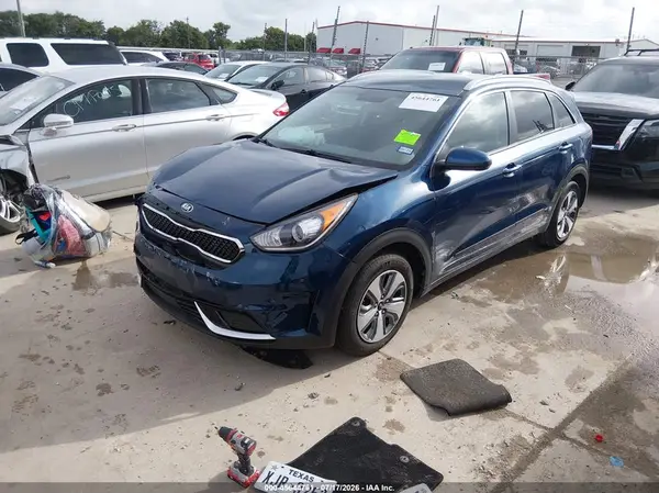 KNDCB3LC2J5204365 2018 KIA NIRO - Image 2