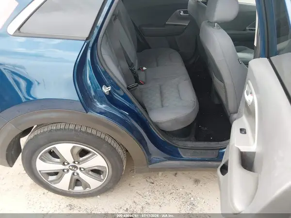 KNDCB3LC2J5204365 2018 KIA NIRO - Image 8