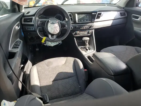 KNDCB3LC2J5204611 2018 KIA NIRO - Image 8