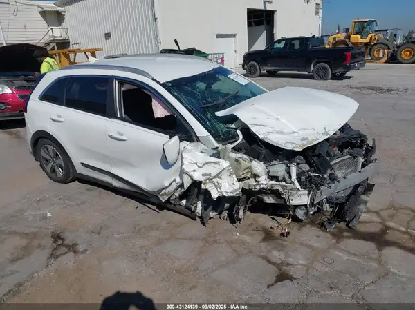 KNDCB3LC2J5204883 2018 KIA NIRO - Image 1