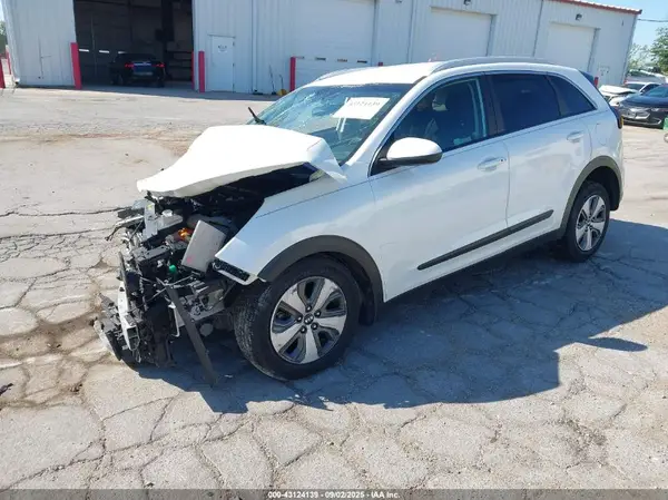 KNDCB3LC2J5204883 2018 KIA NIRO - Image 2
