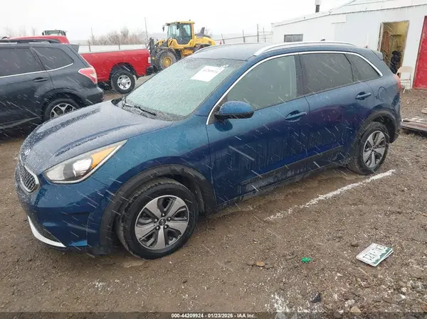 KNDCB3LC2J5210568 2018 KIA NIRO - Image 2