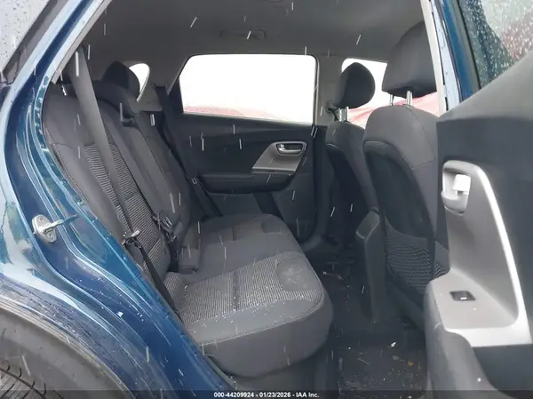 KNDCB3LC2J5210568 2018 KIA NIRO - Image 8