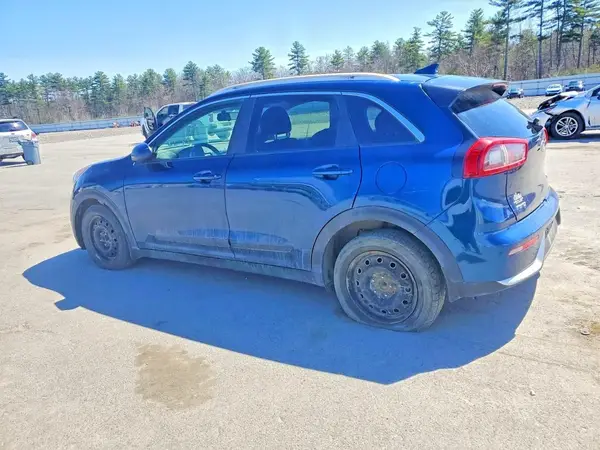 KNDCB3LC2J5212143 2018 KIA NIRO - Image 2