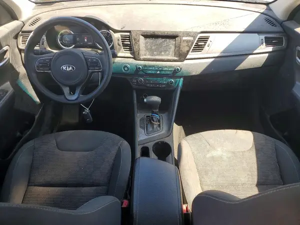 KNDCB3LC2J5212143 2018 KIA NIRO - Image 8