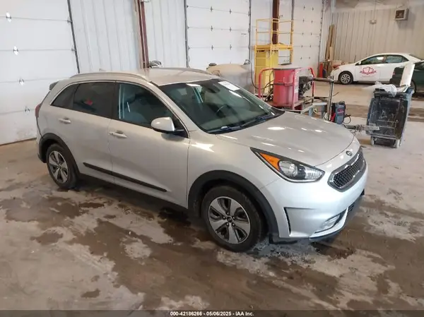KNDCB3LC2K5240073 2019 KIA NIRO - Image 1