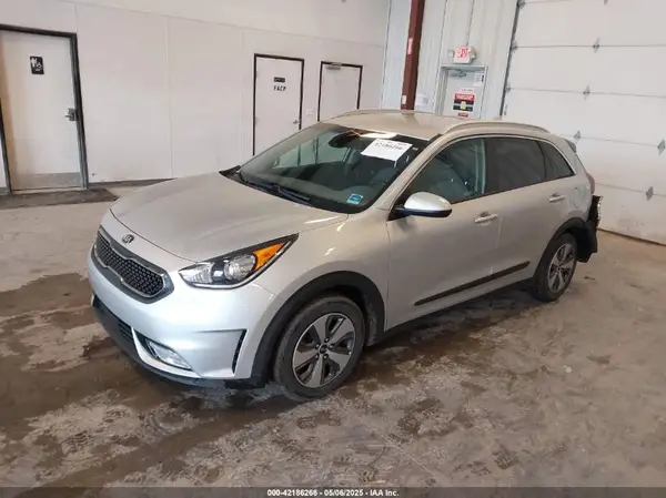 KNDCB3LC2K5240073 2019 KIA NIRO - Image 2
