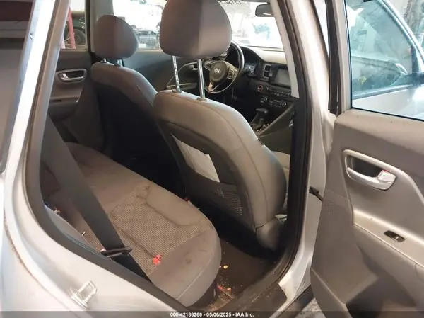 KNDCB3LC2K5240073 2019 KIA NIRO - Image 8