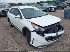 KNDCB3LC2K5243779 2019 KIA NIRO